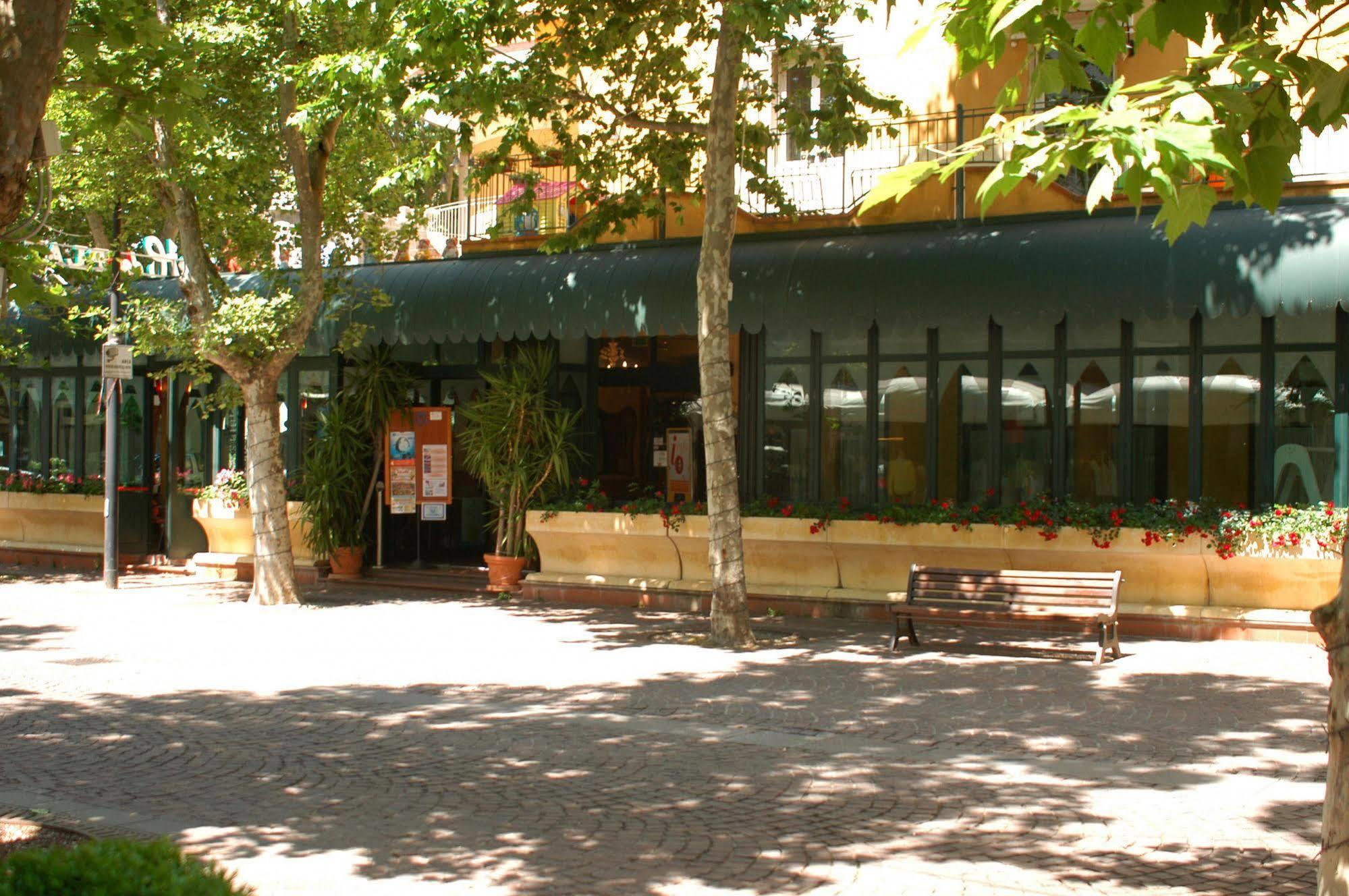 Hotel Dei Platani Rimini Dış mekan fotoğraf